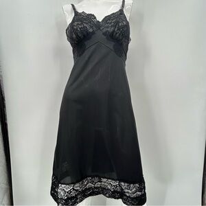 *** Gorgeous Black Slip Unreadable Tag ***  S or XS see measurements